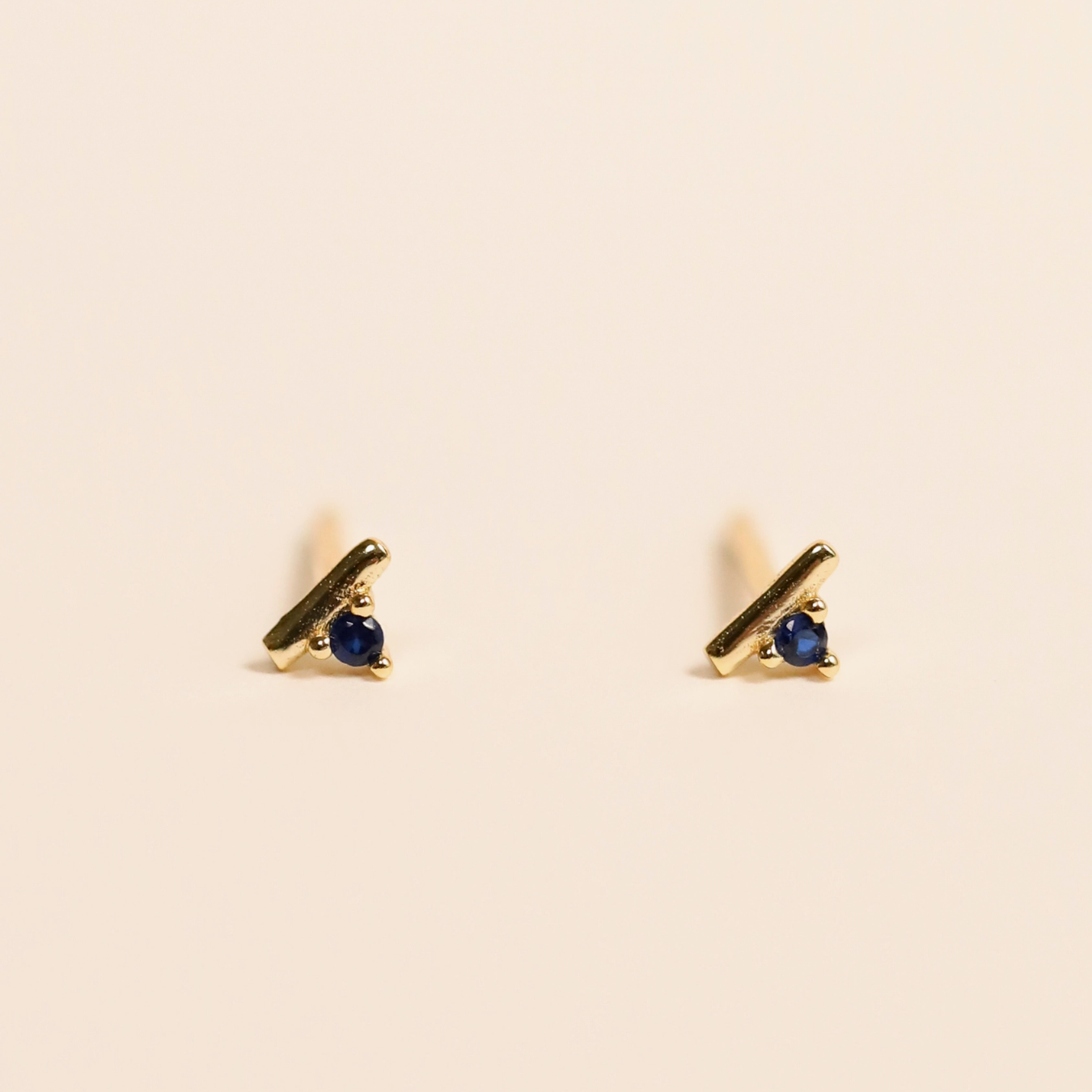Sapphire Stud Bar