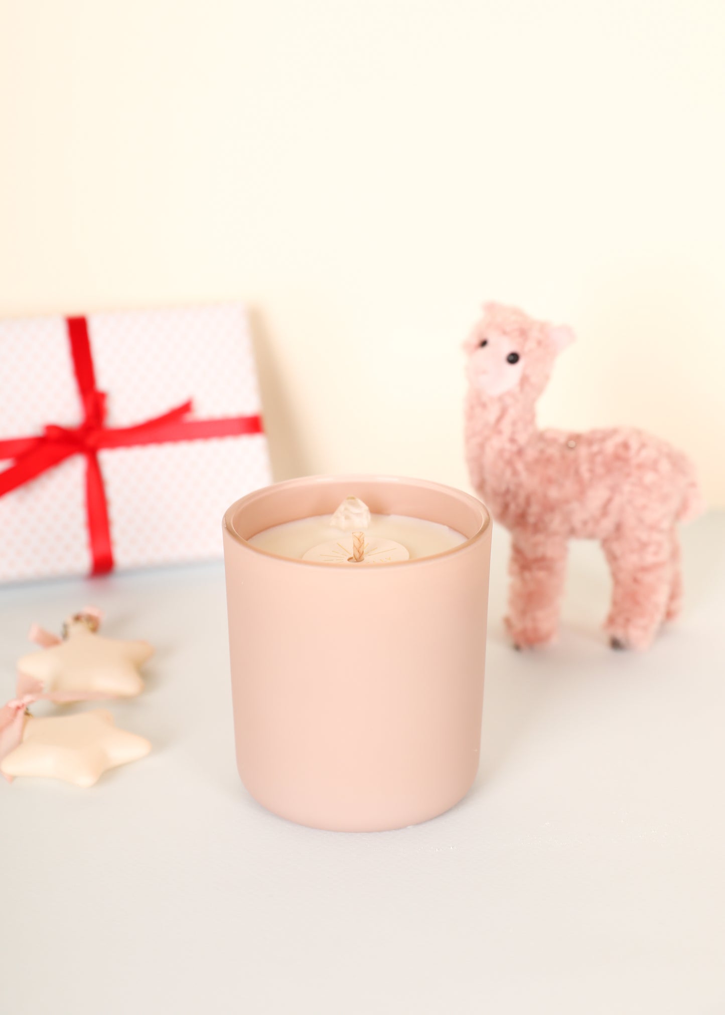 8 oz - Pink Holiday Candle
