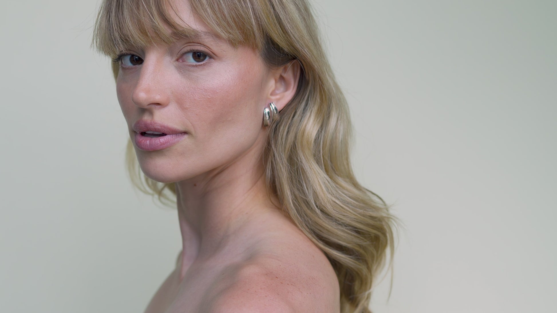 JaxKelly's Silver Bold Wave earrings on a model.