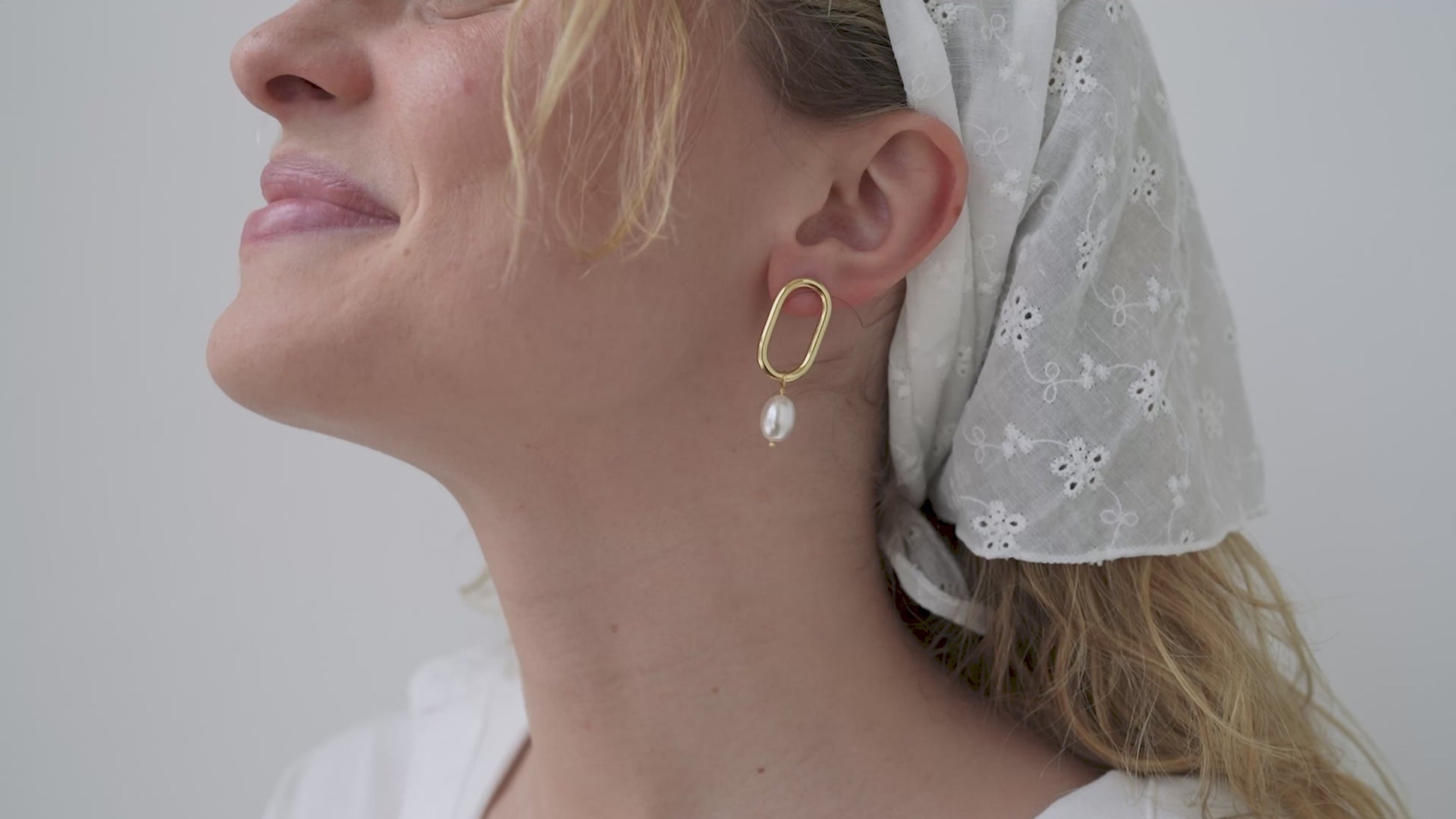 JaxKelly's Oval Pearl Drop earrings on a model.